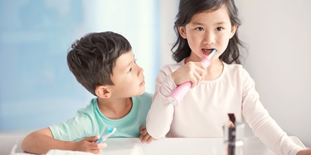 Lær barnet ditt å bli en tannpuss proff