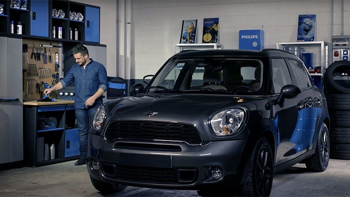 Slik skifter du frontlyspærene på Mini Cooper Countryman