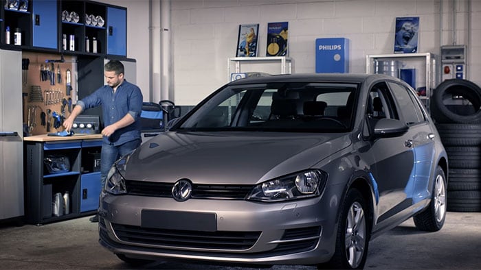 Slik skifter du frontlyspærene på Volkswagen Golf VII